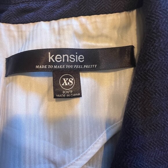 Casual Blue Jacket with 1 button in front and 3/4 length sleeves.  Size XS - Picture 6 of 6